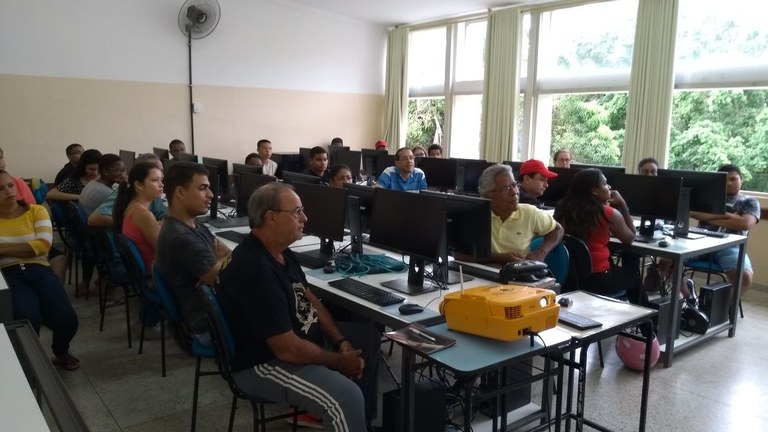 16 LaboratorioInformatica01.jpeg