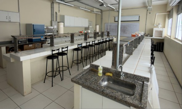 Laboratório de Química.jpg