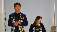 #pratodosverem: Imagem mostra intercambista Ángel Galvan ao lado da oficial de Intercâmbio do Rotary Club de Barbacena, Daniela LaGuardia, durante evento no IF Sudeste MG