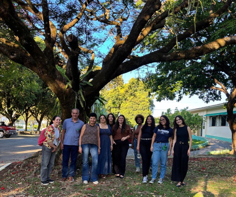 Foto-equipe IF Barbacena no Simpósio de Pesquisa -Rio Pomba.jpg