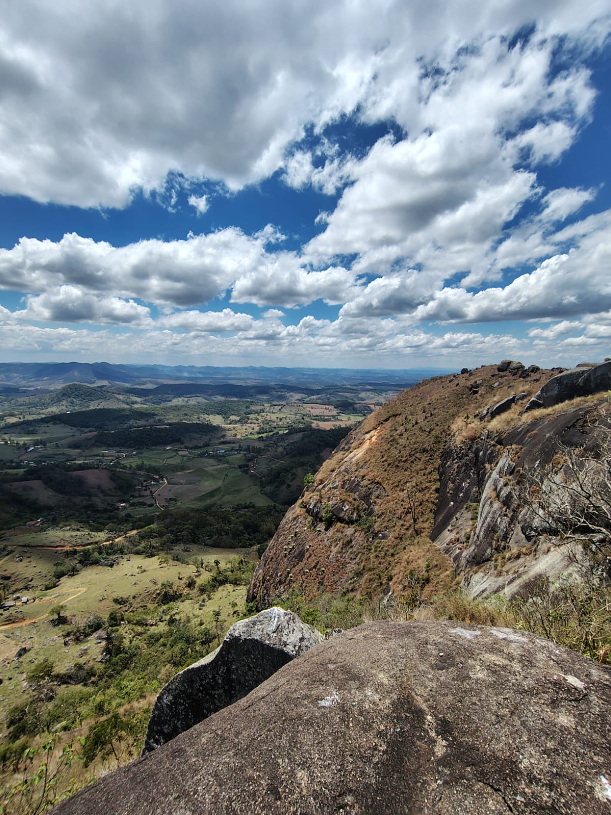 Foto - Vista Panorâmica do Monumento Natural Pedra Menina (Senhora dos Remédios-MG).jpeg