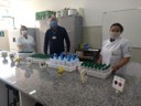Doações de frascos de álcool no núcleo de química