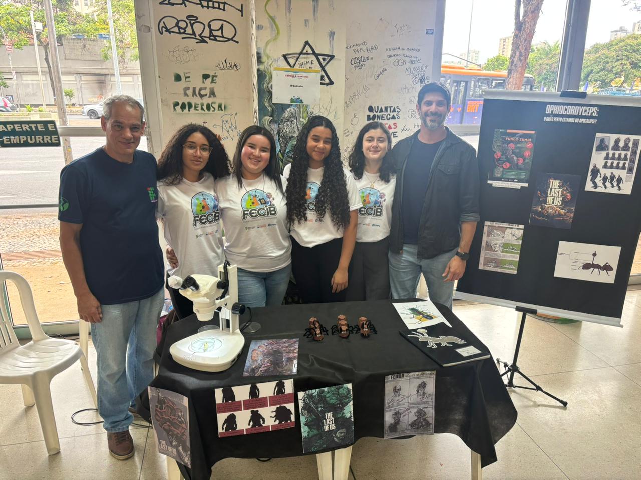 Foto4- SNCT - Fiocruz - apresentadores de trabalho FECIB e docentes If.jpg