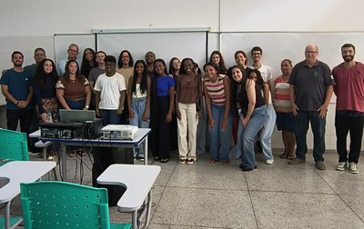 Participantes, professores e convidados reunidos ao final do Startup Day 2026 no IF Sudeste MG Campus Cataguases.