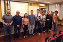 Equipe FindCourse, vencedora do Desafio, junto com a organizadora e os jurados