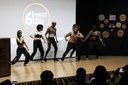 Apresentação de dança do grupo UrbanFamily, ao som de AfroHouse, estilo musical popular entre os angolanos