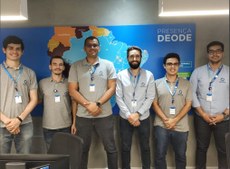 Da esquerda pra direita, Nilton Júnior (aluno do IF), João Lucas Reis, Henrique Rodrigues (ex IF), Renan Alves (ex IF), Gabriel Amarante (ex IF) e Bruce Machado.