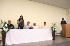 #Pratodosverem: No centro, Ioannis konstantinos Grammatikopoulos (GREGO), prefeito de Muriaé; à esquerda de Grego, Alex Pedrosa (Leleco), Secretário de Desenvolvimento Social de Muriaé; à direita de Grego, Professora Carla Gomes Teodoro Fernandes, representando o Professor Fausto de Marttins Netto, Diretor Geral do Campus Muriaé.
À direita da foto e ao lado de Alex Pedrosa, está o Professor Max Lenine Rezende de Oliveira, representando o professor Marcos Paulo de Oliveira, diretor de Ensino do Campus Muriaé.
À esquerda da foto, ao lado da professora Carla, está o professor Salomão Brandi da Silva, coordenador do Programa Qualifica Jovem.