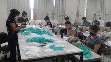 #Pratodosverem: alunas trabalhando na oficina.