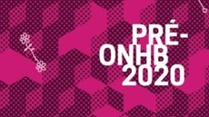 Na imagem, está a sigla Pré-ONHB, em letras brancas e fundo rosa formado por um mosaico de hexágonos em tons de rosa.