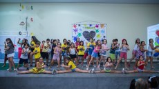 #Pratodosverem: crianças fazem apresentação no anfiteatro.