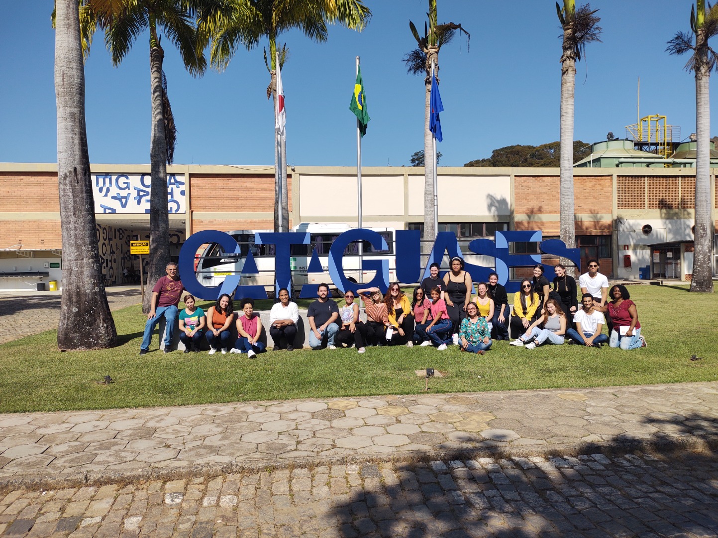 Foto5.jpg Foto em frente ao setor de fiação em Cataguases