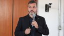 #Pratodosverem: Prof. Luciano fala ao microfone.