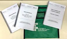 O Sistema Braille foi criado por Louis Braille em 1825, na França, e constituiu-se, desde então, o meio natural de leitura e escrita para pessoas cegas em todo o mundo. São 64 sinais resultantes da combinação de 6 pontos, dispostos em duas colunas de 3 pontos. (Fonte: “Grafia Braille para a Língua Portuguesa”, 3ª edição, 2018.)

#paracegover: Fotografia de três cadernos impressos em braille: dois volumes da “Prova em Braille” do Processo Seletivo 2020-1 do IF Sudeste MG e um da “Tabela Periódica dos Elementos Químicos”.