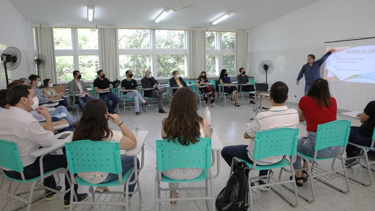 DG do Campus Avançado Cataguases faz apresentação para toda comitiva.jpg