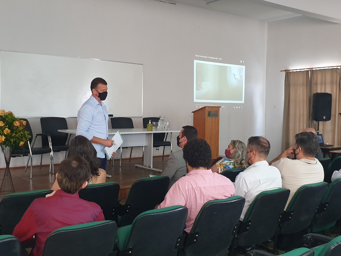 DG do Campus Rio Pomba, José Manoel, se apresenta à comitiva da Reitoria, autoridades e demais dirigentes..jpg