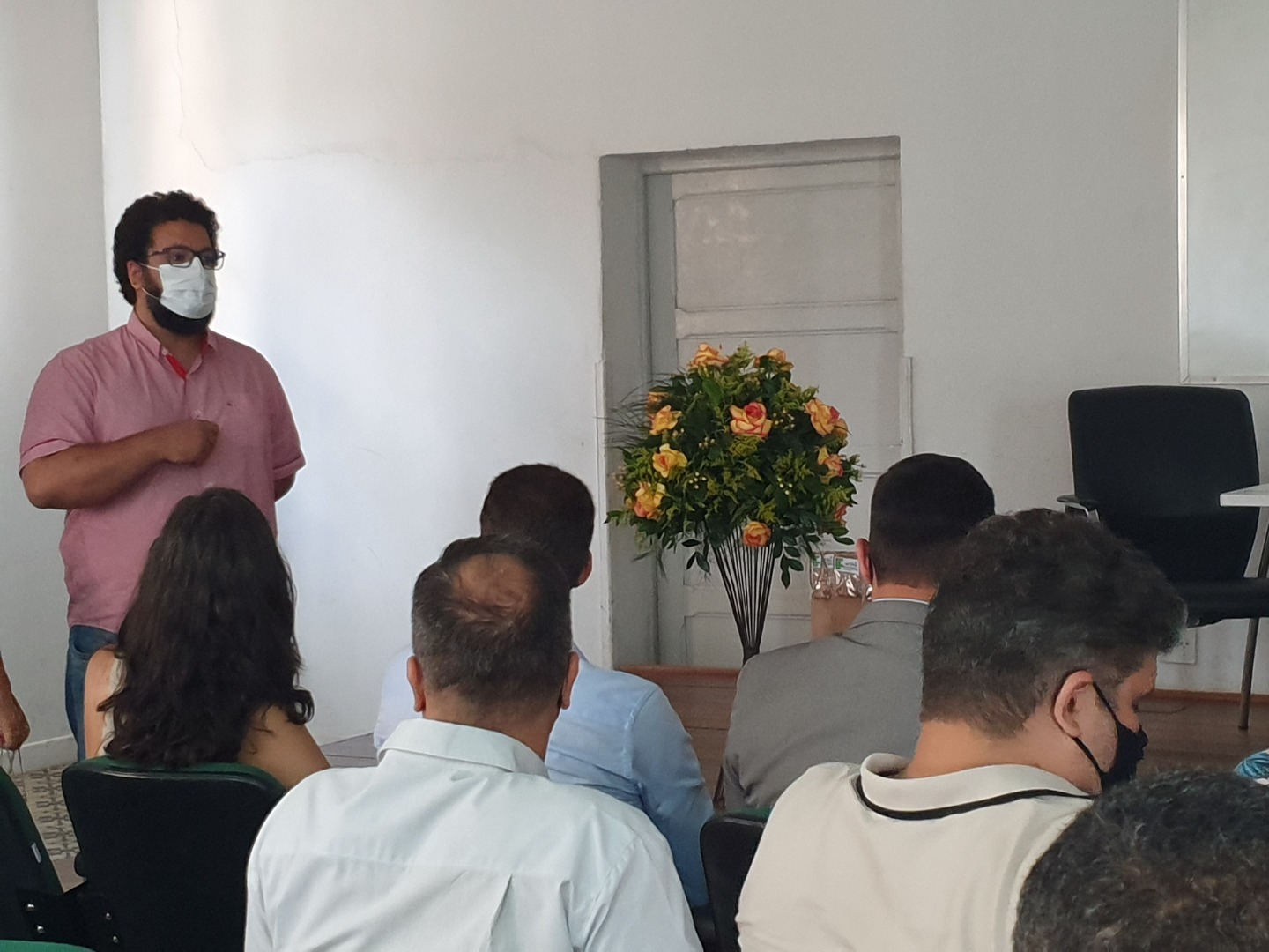 DG do Campus Ubá, Eduardo Pereira, se apresenta à comitiva da Reitoria, autoridades e demais dirigentes..jpg