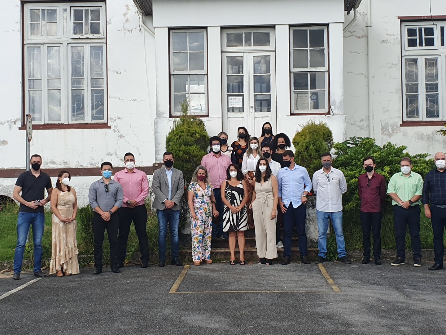 Diretores-Gerais, Pró-reitores, dirigentes, o reitor do IF Sudeste MG e o secretário da Setec.jpg