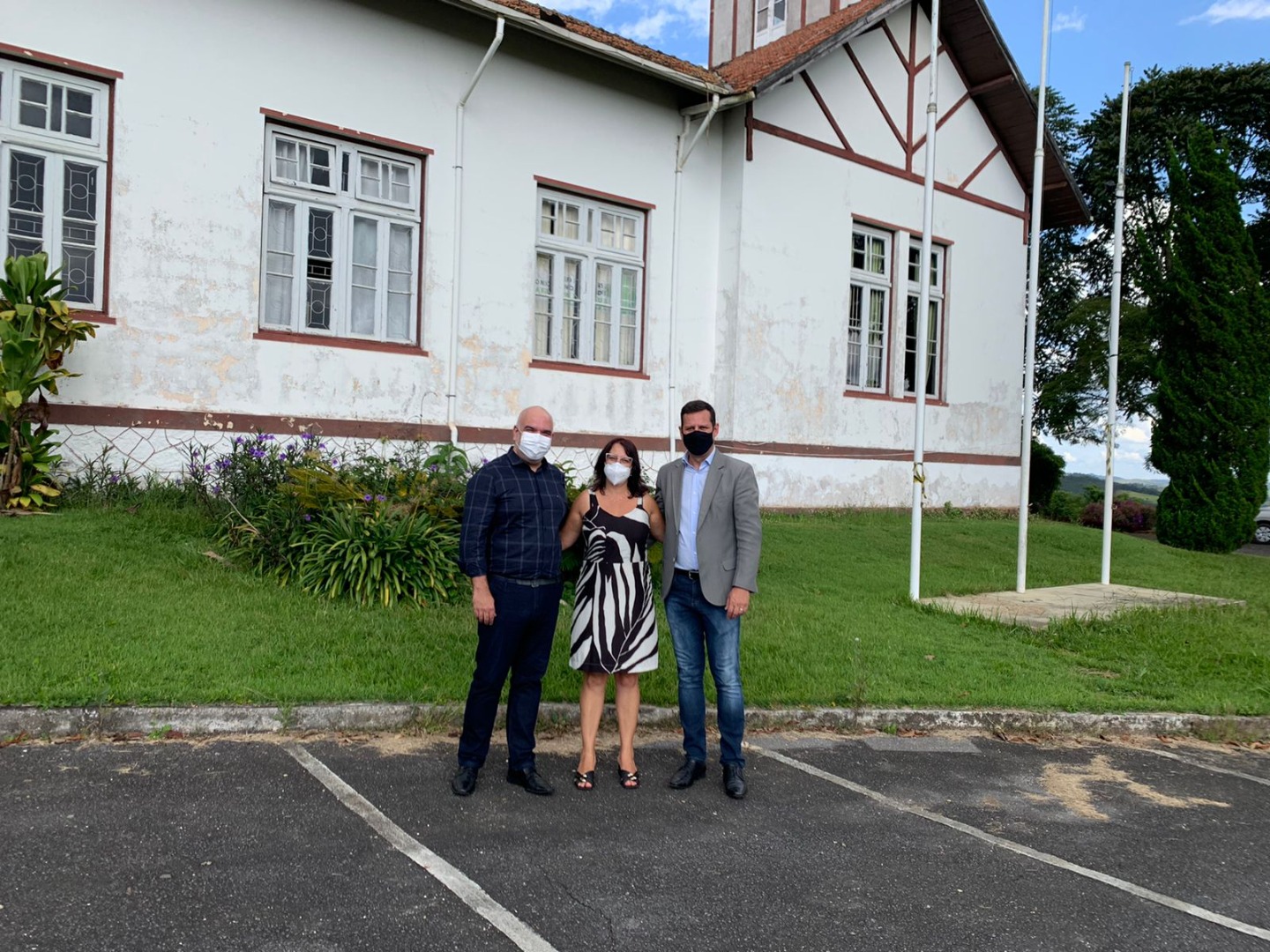 O reitor, André Diniz, a DG de Barbacena Alcimara Andrade e o secretário, Tomás Sant'Ana.jpeg