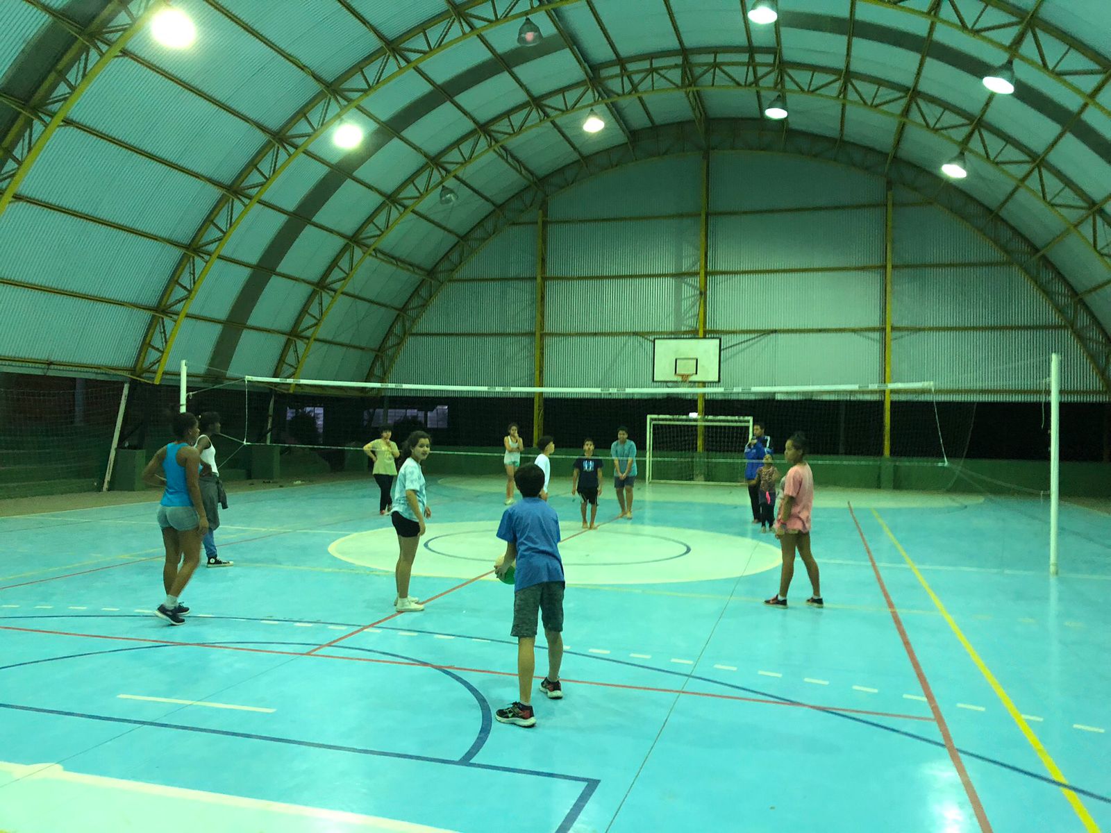 Atividade do projeto Viva Voleibol. Campus Rio Pomba. 2023. Fonte: Coordenação do projeto.
