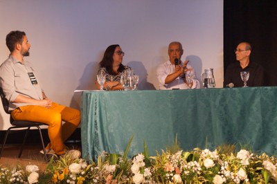 mesa_redoda_30-01.JPG mesa_redoda_30-01.JPG