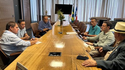 Diretor-geral e reitor do IF Sudeste MG durante a formalização de doação do terreno ao Campus Ubá