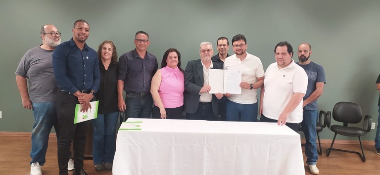 Assinatura da portaria de Concessão RSC do Campus Bom Sucesso com representantes da unidade