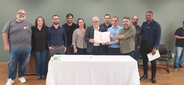 Assinatura da portaria de Concessão RSC do Campus Juiz de Fora com representantes da unidade