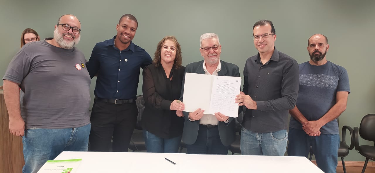 Assinatura da portaria de Concessão RSC do Campus Manhuaçu 
