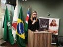 A mestre de cerimônia Raquel Blank