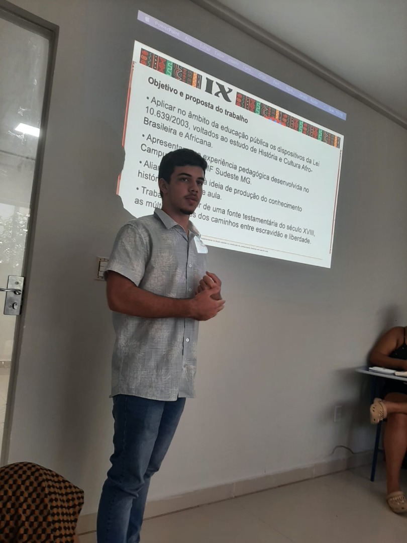 Representantes do IF Sudeste MG participam de apresentação de trabalhos