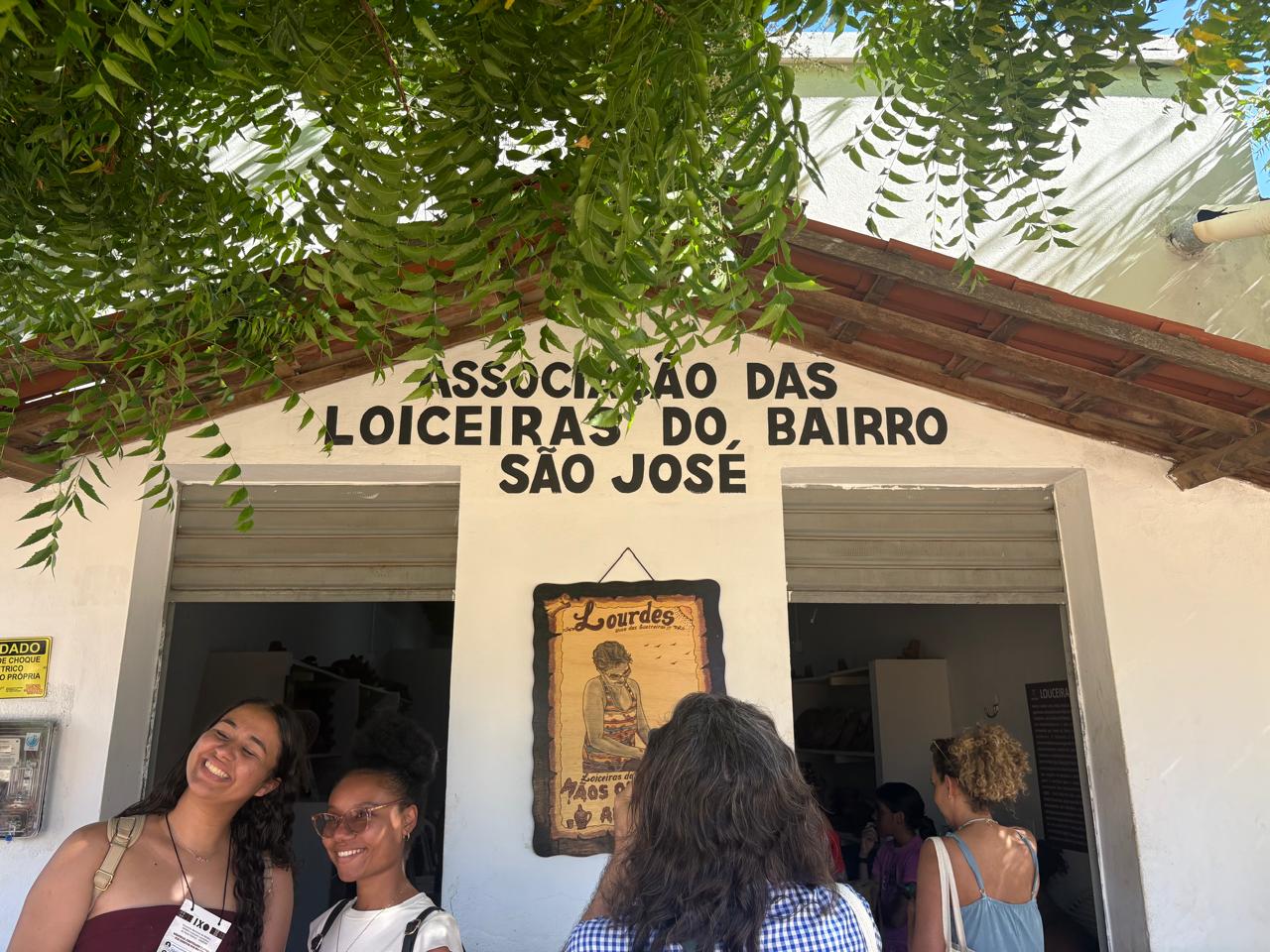 Fachada identificada como Associação das Loiceiras do Bairro São José