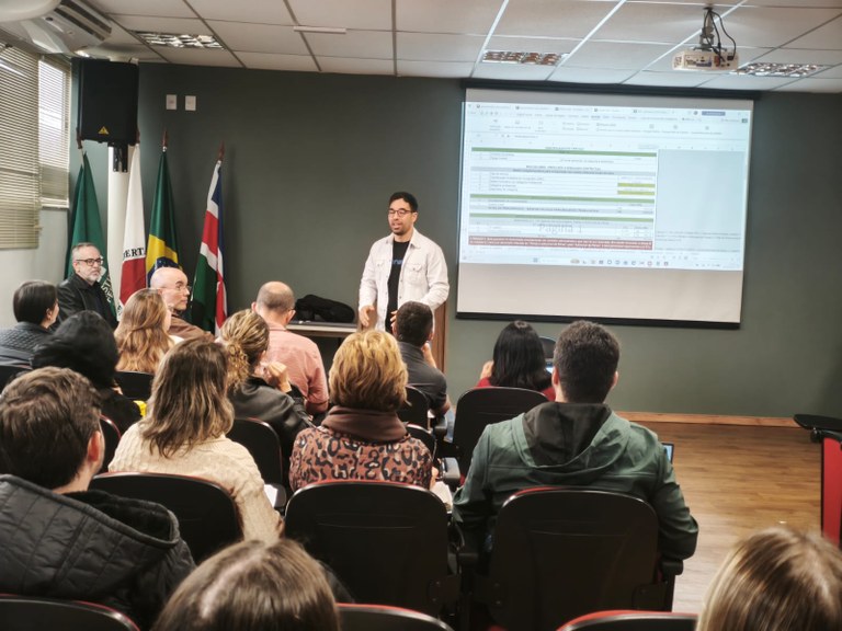 Servidores do IFS ministram capacitação sobre gestão de contratos no IF Sudeste MG