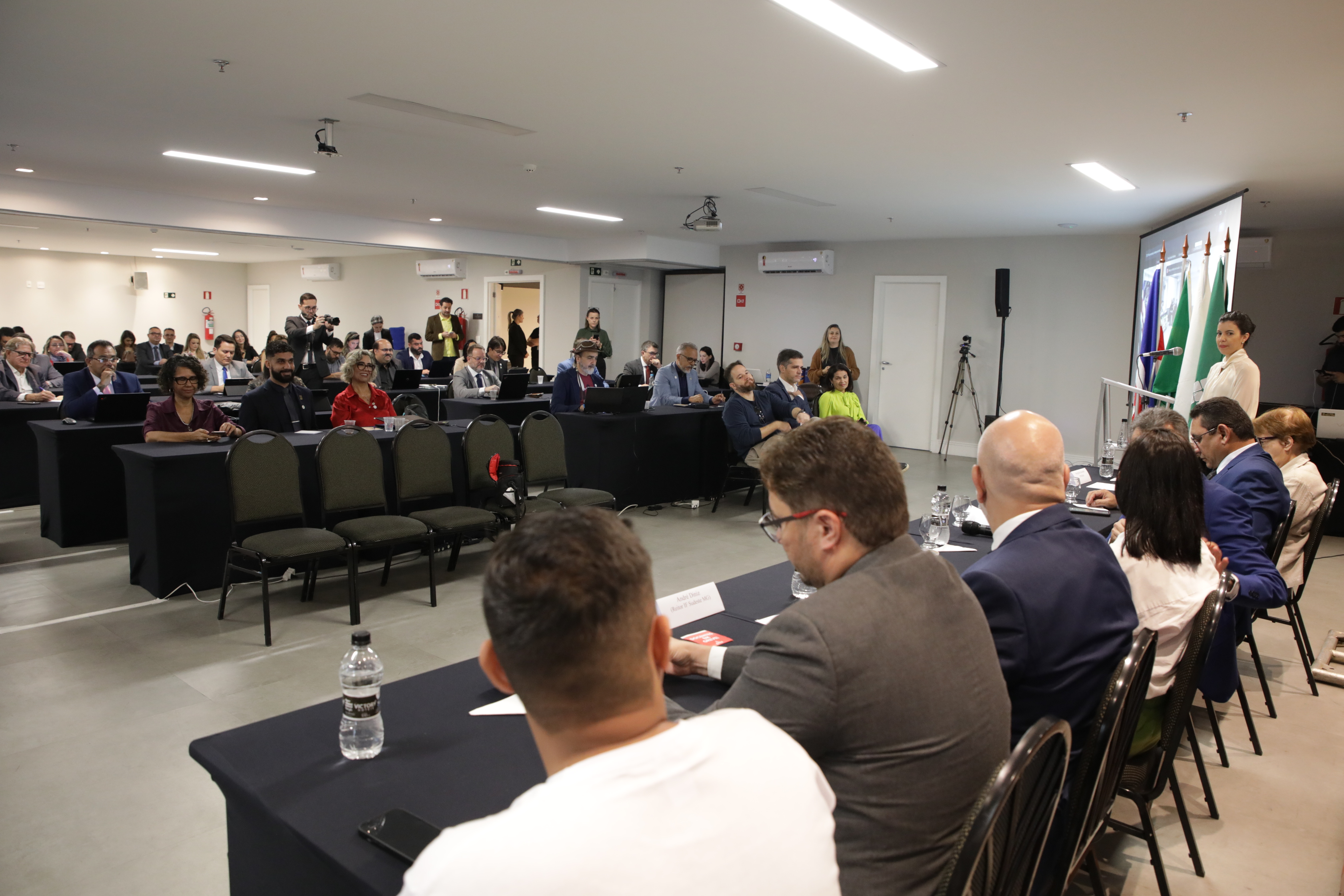 Representantes das 41 instituições membros do CONIF