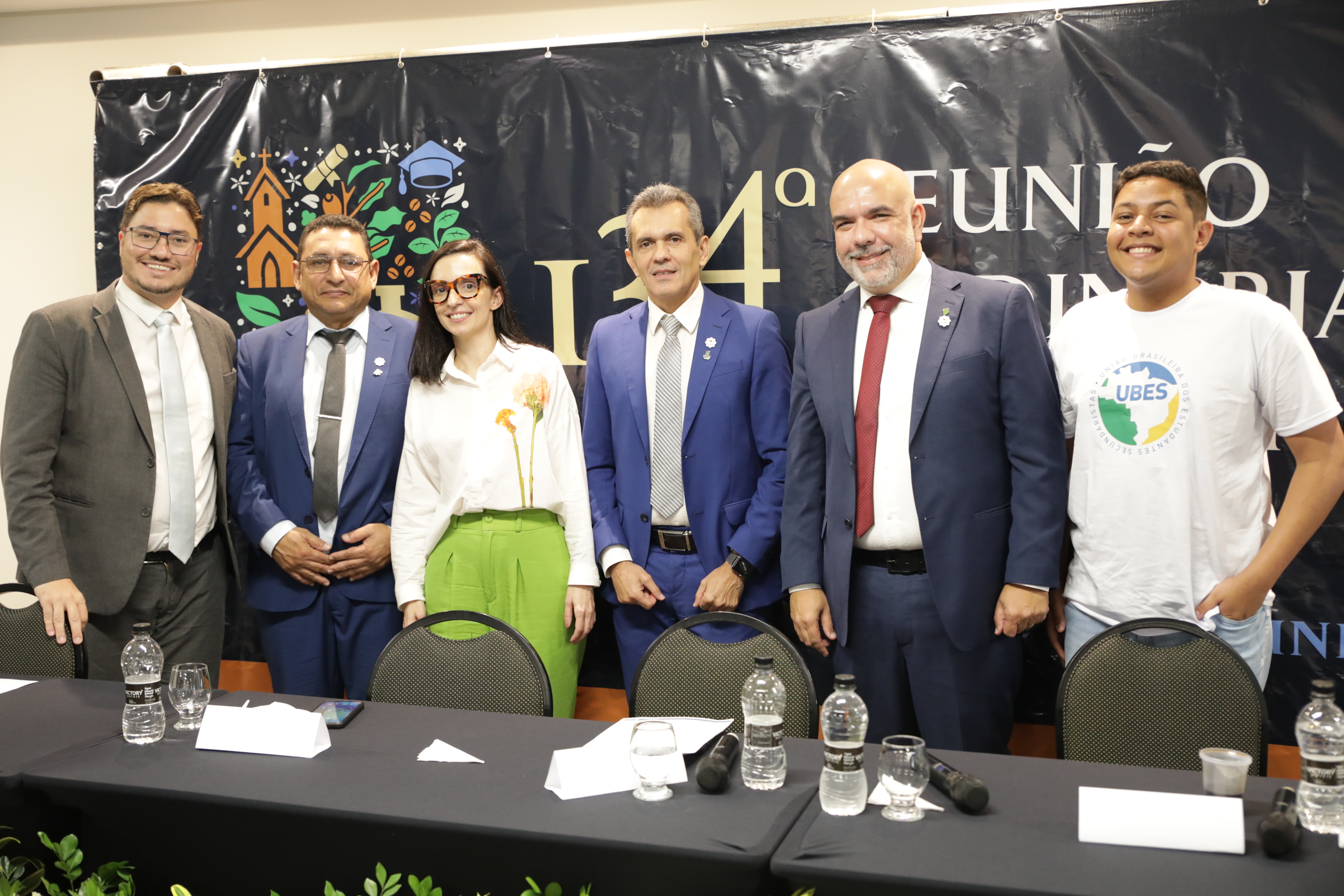 Direção do CONIF, deputada Ana Pimentel e estudante Hugo Silva