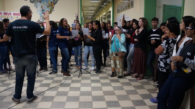 Apresentação Coral - Dia das Mães Apresentação Coral - Dia das Mães