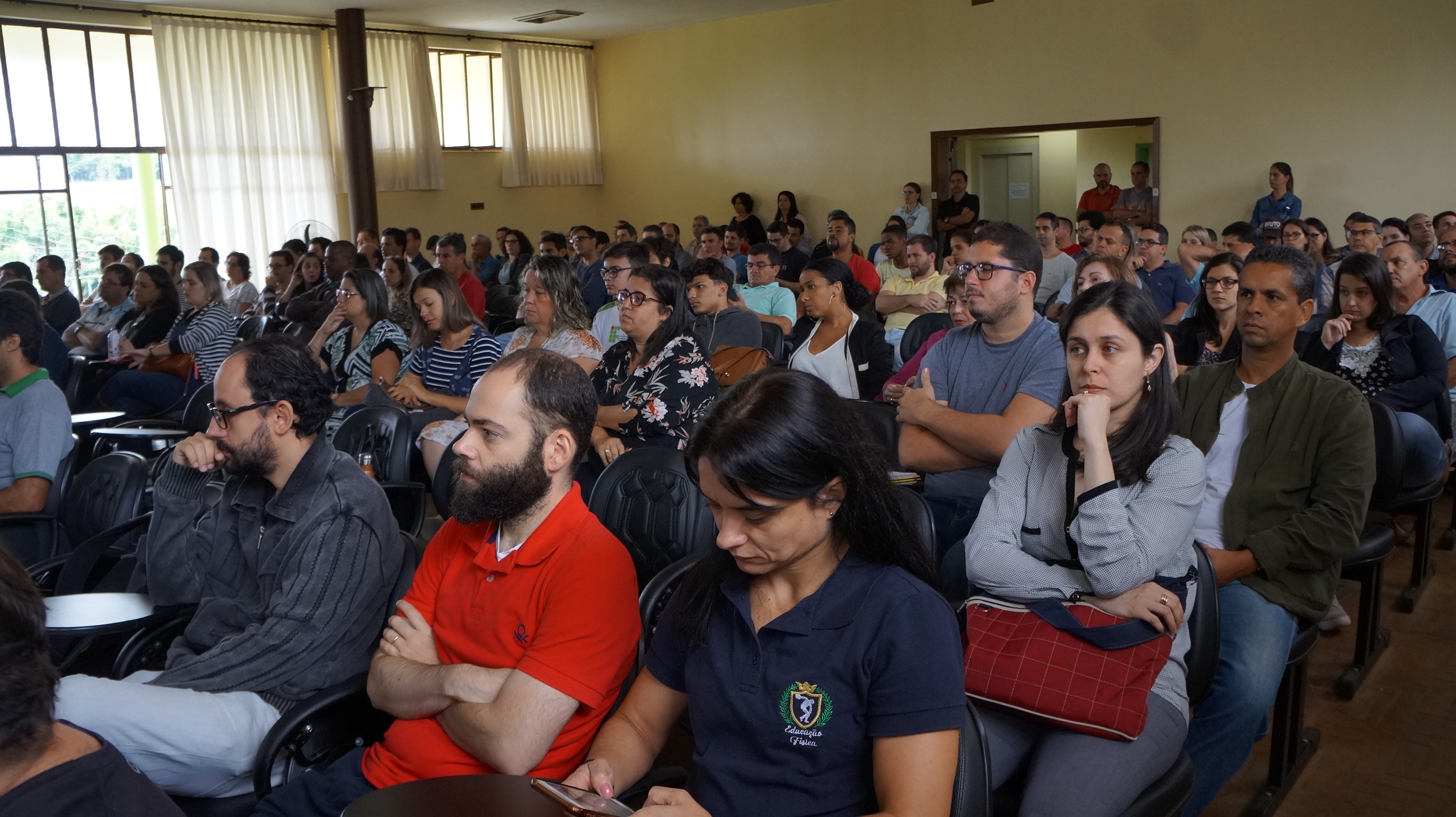 Reunião sobre corte no orçamento 1
