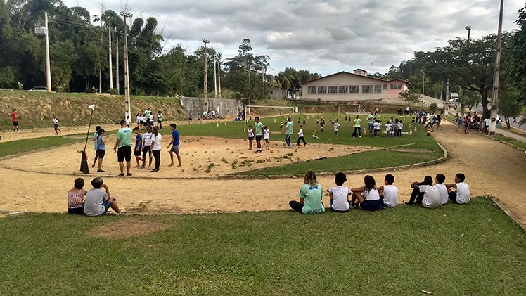 Festival de Atletismo com crianças entre 7 e 12 anos