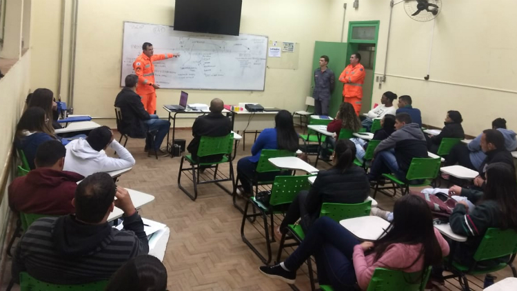 Curso sobre medidas de segurança contra incêndio e pânico