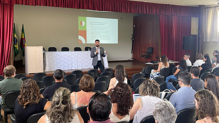 palestra prof Romaro.png