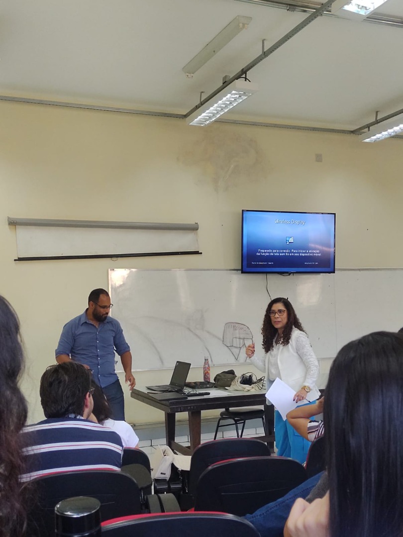 DOIS PROFESSORES NA APRESENTAÇÃO .jpg