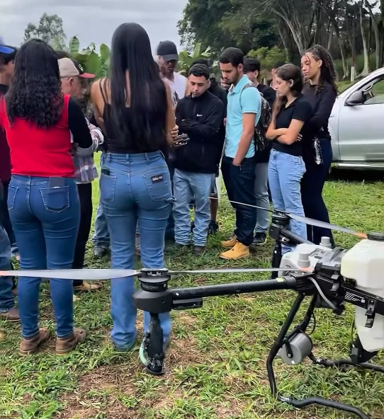 curso de drone 2.jpg