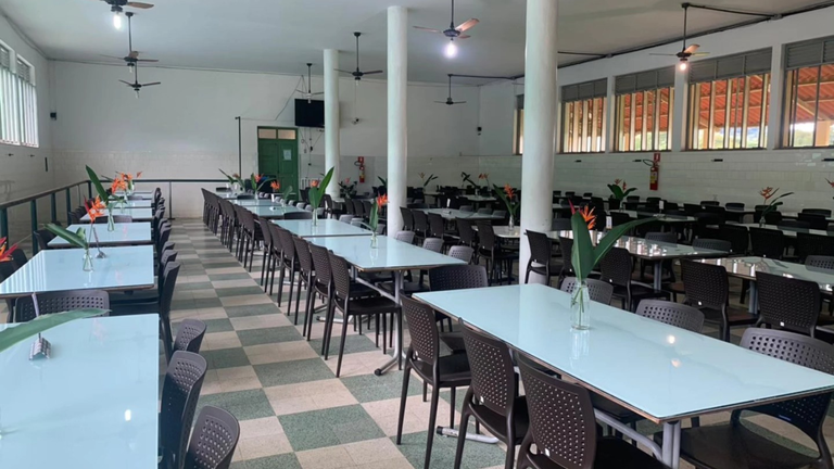 cadeiras refeitório.png