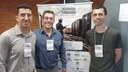 #pratodosverem: Imagem mostra professor Philipe Pacheco, aluno Raphael Macedo e professor Carlos Leal no VII Simpósio de Engenharia Ferroviária, na Unicamp. Foto cedida por Philipe Pacheco.
