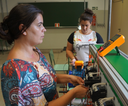 #pratodosverem: Alunas Heloísa e Anna Carolinna Alves, do técnico em Automação Industrial, em Laboratório de Instalações Elétricas do IF Sudeste MG em Santos Dumont. Foto do primeiro trimestre de 2020.