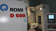 #pratodosverem: Imagem mostra Centro de Usinagem por Comando Numérico Computadorizado do Campus Santos Dumont