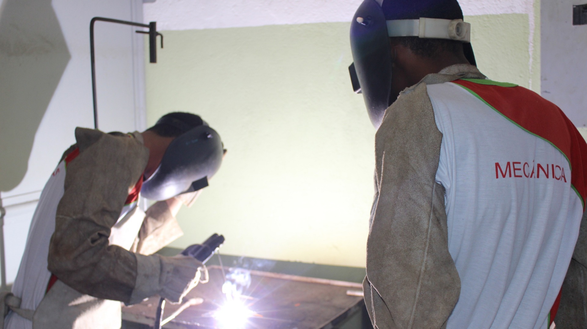 2011: IF forma seus primeiros profissionais, técnicos em Mecânica e Eletrotécnica; estudantes haviam iniciado os cursos ainda no Centro Muncipal de Educação Profissional.jpg