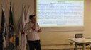 #pratodosverem: A imagem mostra o diretor de Administração, Edilson Fernandes, falando ao microfone durante curso de Fiscalização de Contratos.
