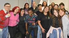 #pratodosverem: Imagem mostra representantes da Chapa Renan Sena, da comissão eleitoral e do Campus Santos Dumont do IF Sudeste MG