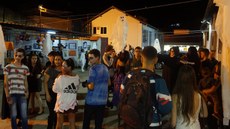 #pratodosverem: Imagem mostra estudantes e servidores do IF Sudeste MG em pátio do Campus Santos Dumont, decorado para a segunda edição do HallowIF